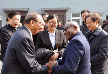 赤道幾內(nèi)亞原農(nóng)業(yè)、畜牧與食品部部長維克托&bull;格蘭赫&bull;梅萊訪問江西贛糧實(shí)業(yè)有限公司